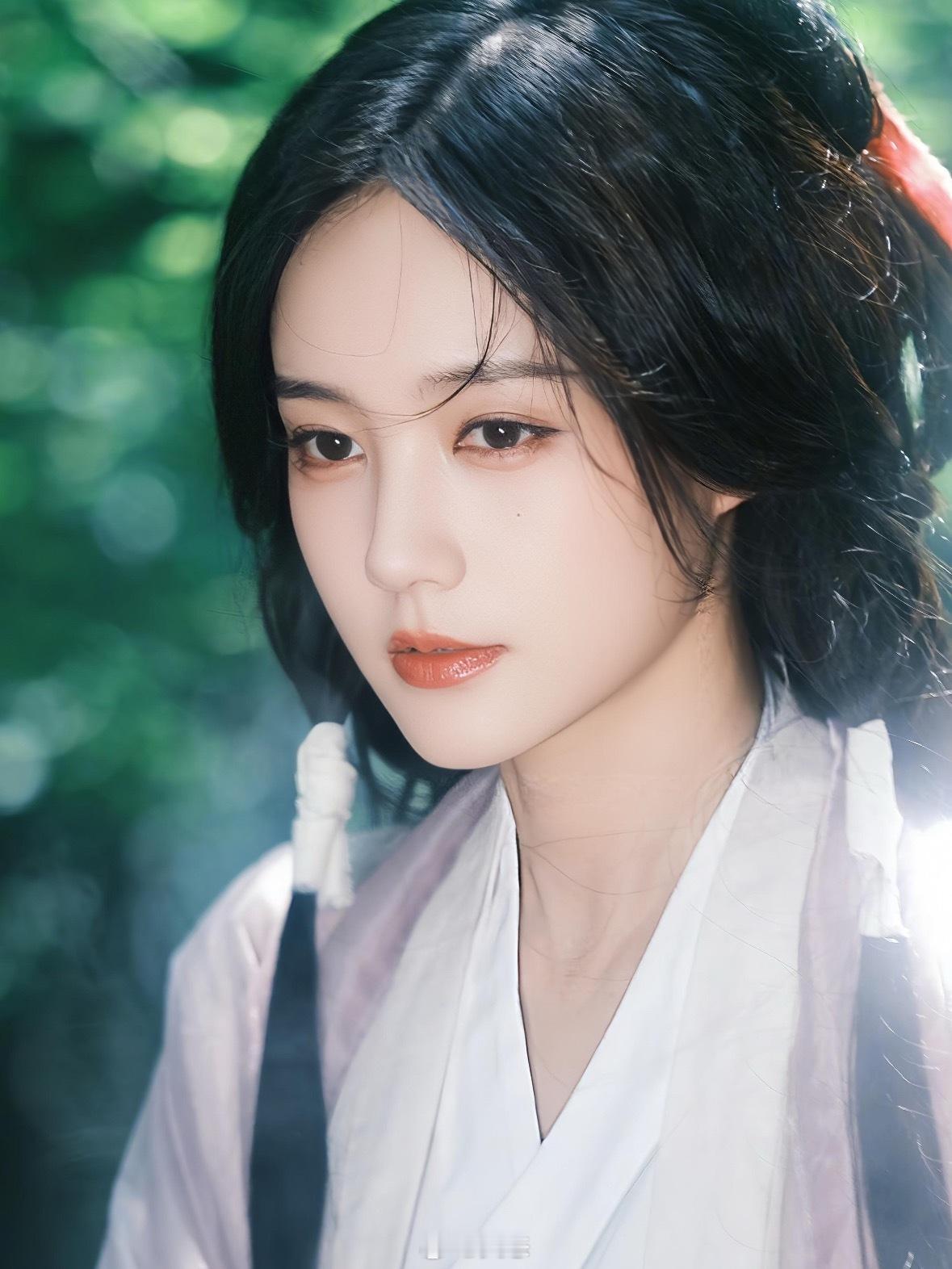白鹿、李一桐、李沁谁的古装扮相最绝？如梦令真要拍的话，感觉这三位都很美很合适啊