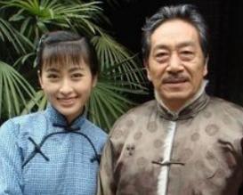 在一个充斥着物质与现实考量的社会里，情感世界里的“年龄差”话题总能激起波澜。饶芯