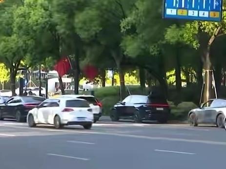 不想做就滚下去！浙江温州一位爸爸龙先生花27.8元在哈啰顺风车平台下单，接两个高