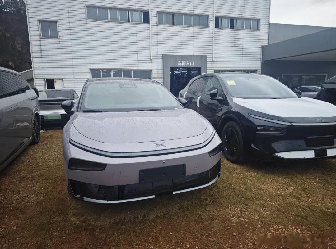 汇总一波网友拍到小鹏P7+增程版的实车照片大家觉得怎么样顺便爆料一个小鹏P7+增