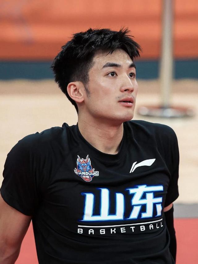 于德豪因膝盖伤病，无缘本赛季剩余比赛，他已前往河北崇礼的北医三院分院进行手术。其