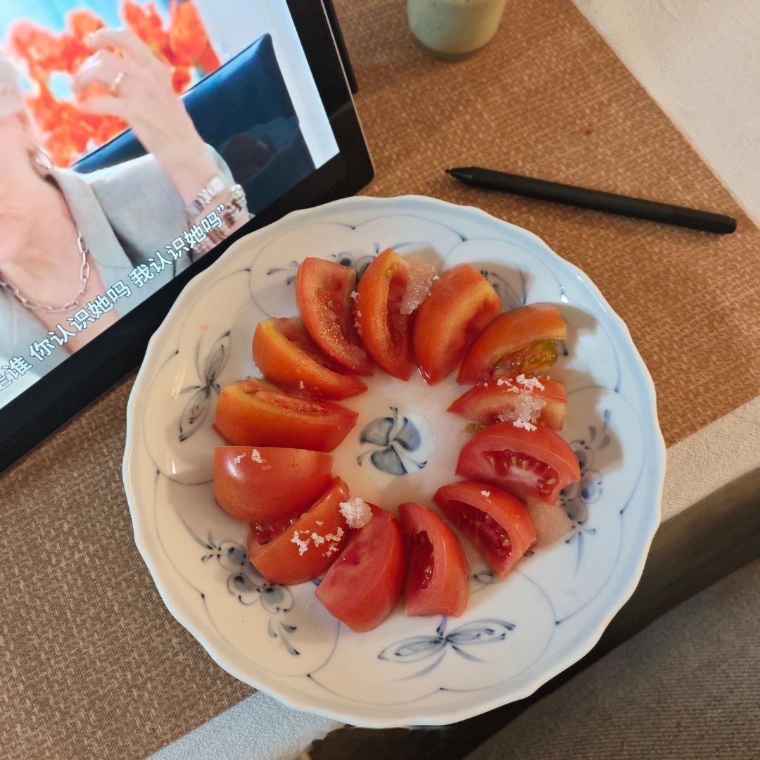 每天吃饭，做饭，睡觉。偶尔出门喝咖啡，和咖啡师聊聊天。给客户占卜塔罗牌，和客户聊