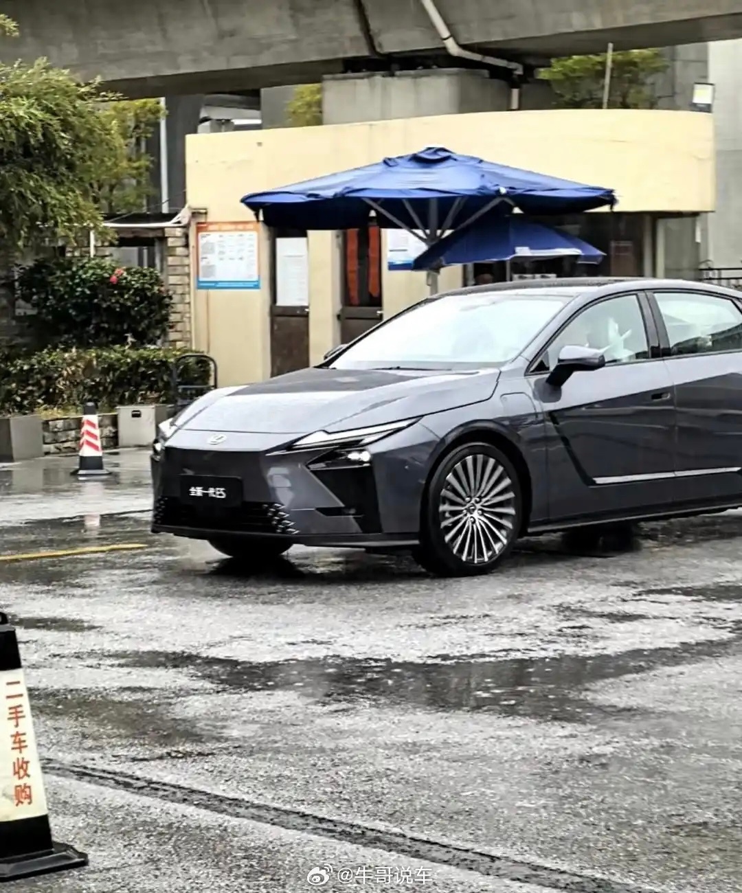 雷车大费周章改了个凯美瑞设计实在难绷，你会给它打几分？雷克萨斯