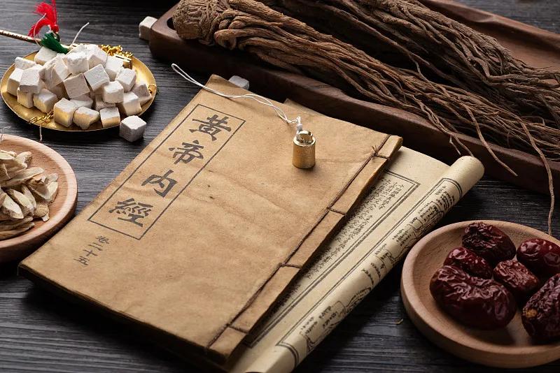 身体寒热错杂一定不要盲目补阳，否则越补身体越差！
 
有些人就会觉得自己怕冷、没
