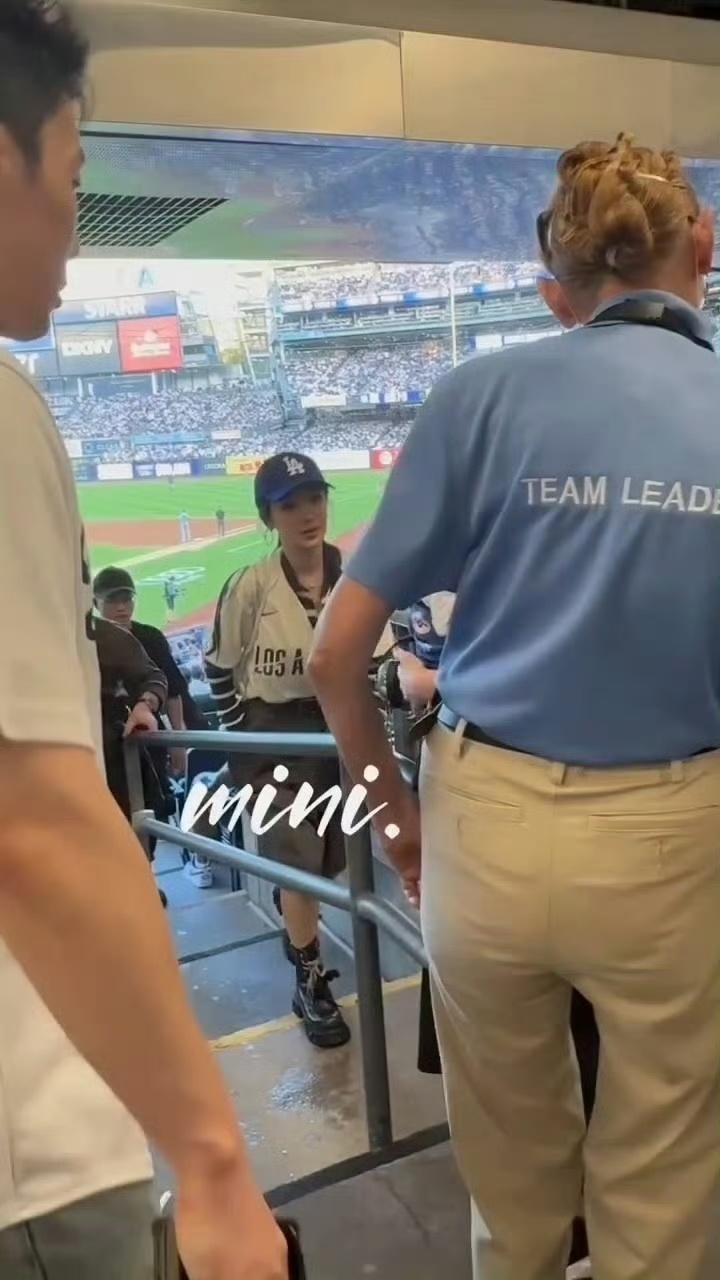 杨紫MLB棒球观赛路透 高马尾Andy 