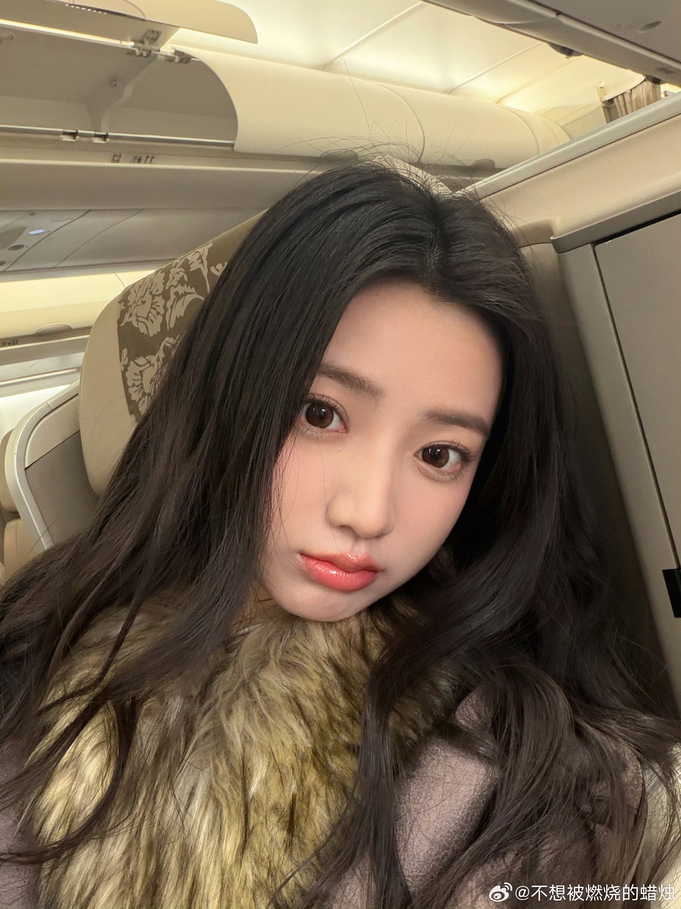 终于等到黄羿上桌了 终于等到黄羿上桌了之前追《海棠春》的路透就被她的眼神戏戳中，