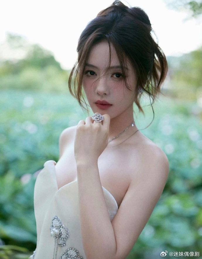 1. 网传李一桐是闪身步的亲传弟子，闪身步与狗熊哆嗦毛两位老师，一位是她北舞时期