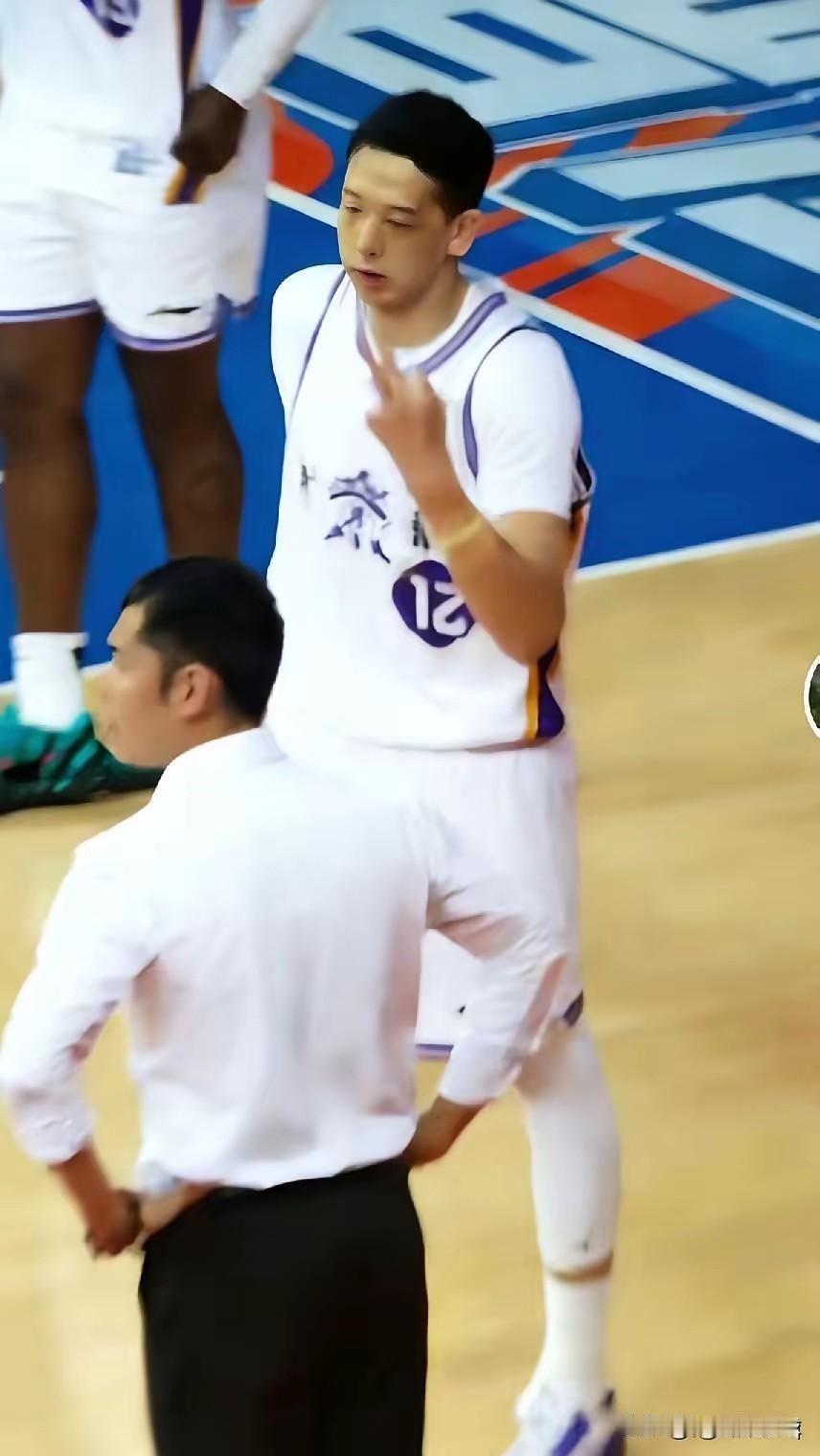 沈梓捷要不要加罚？就这个动作，有点过分了，别管是对谁！对谁都不行！
