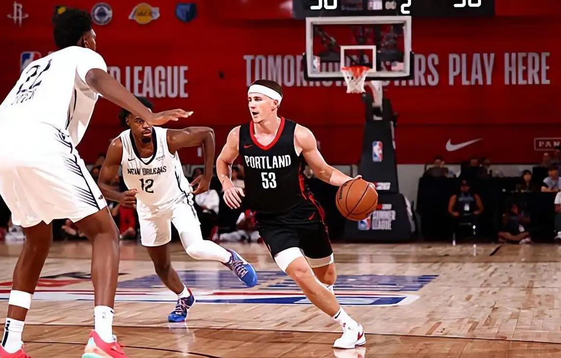 北京时间8月18日凌晨，根据著名的NBA记者迈克尔斯科托报道，火箭队和边缘后卫肖