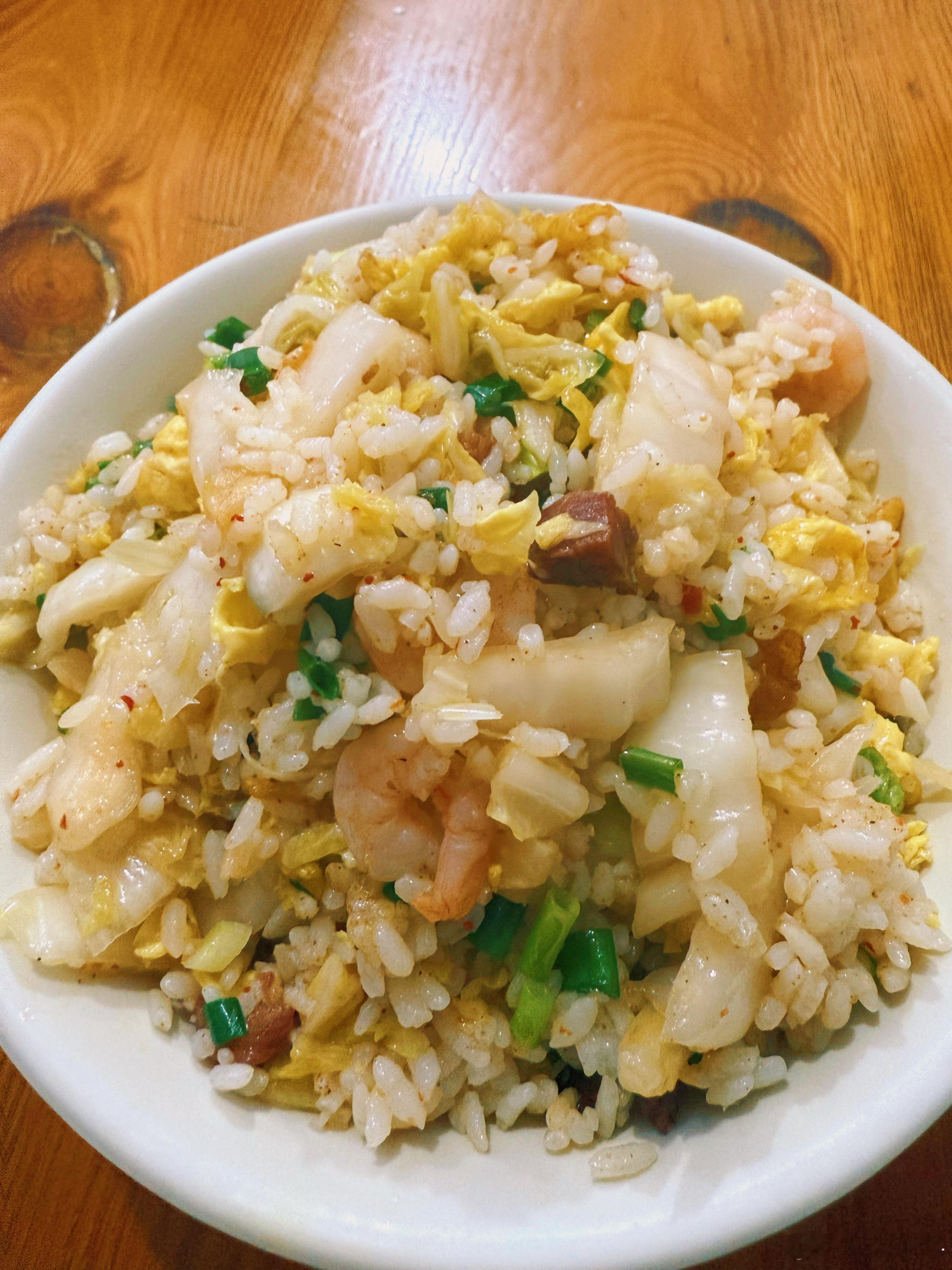 牛其林初体验！辣白菜炒饭居然这么上头？第一次炫辣白菜炒米饭，必须来唠唠真实感受！