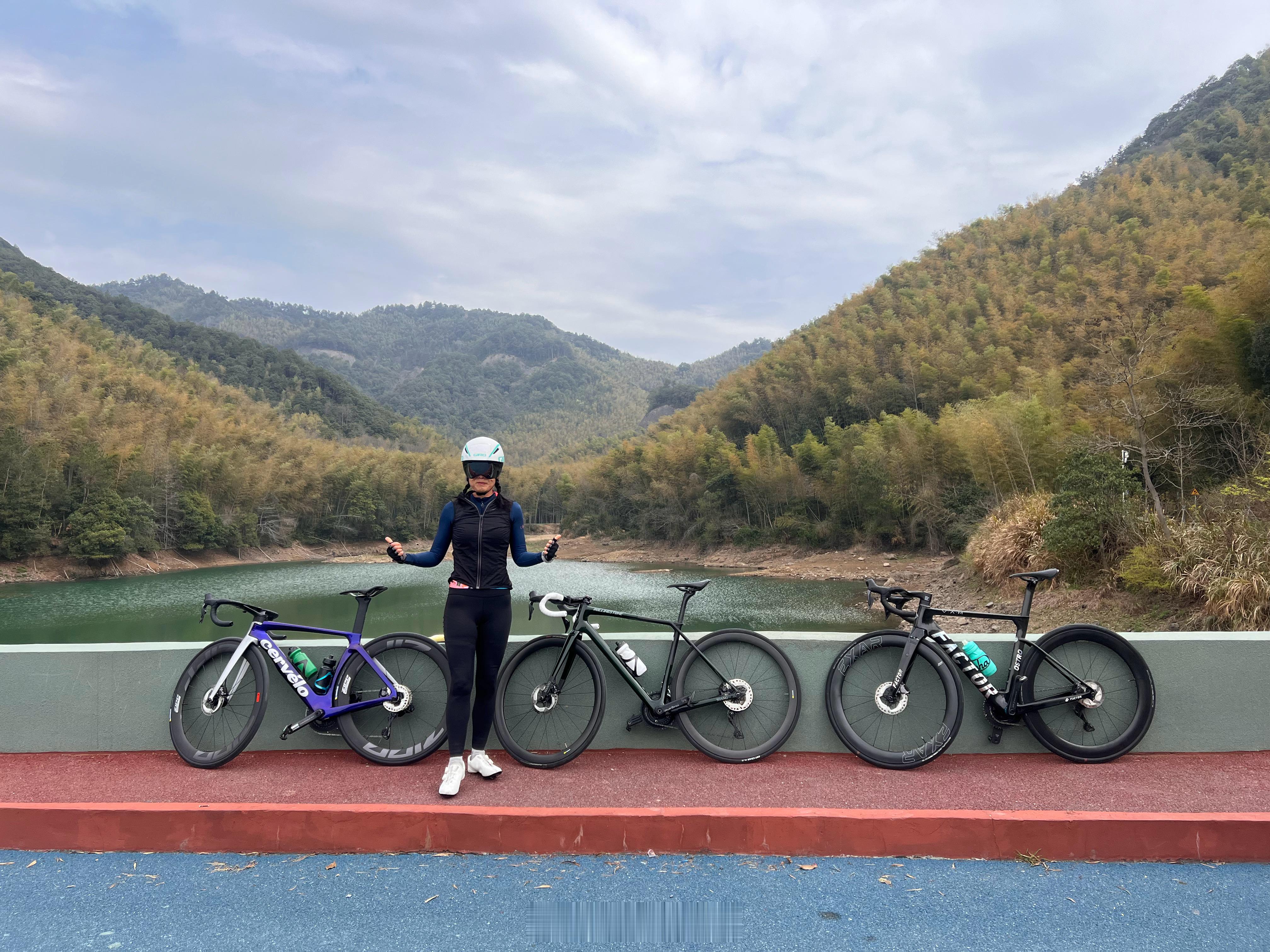铁人三项骑行 今天小伙伴们都在参加各种跑马、越野比赛，我闲来无事，出门骑车遛了个