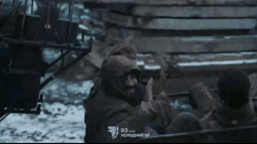 生死与共，谱写战场新乐章。

——2名乌军士兵与1名俄军士兵并肩作战，最后全部活