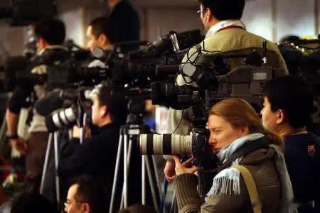 多亏了俄乌战争，我们才看清了俄罗斯的真面目，这简直就是，西方的心，东方的命！这场