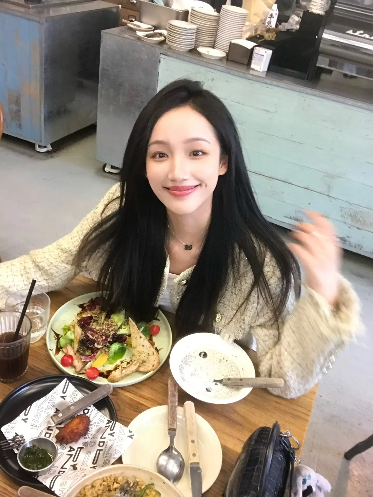 很抱歉朋友们 今天吃了漂亮饭。