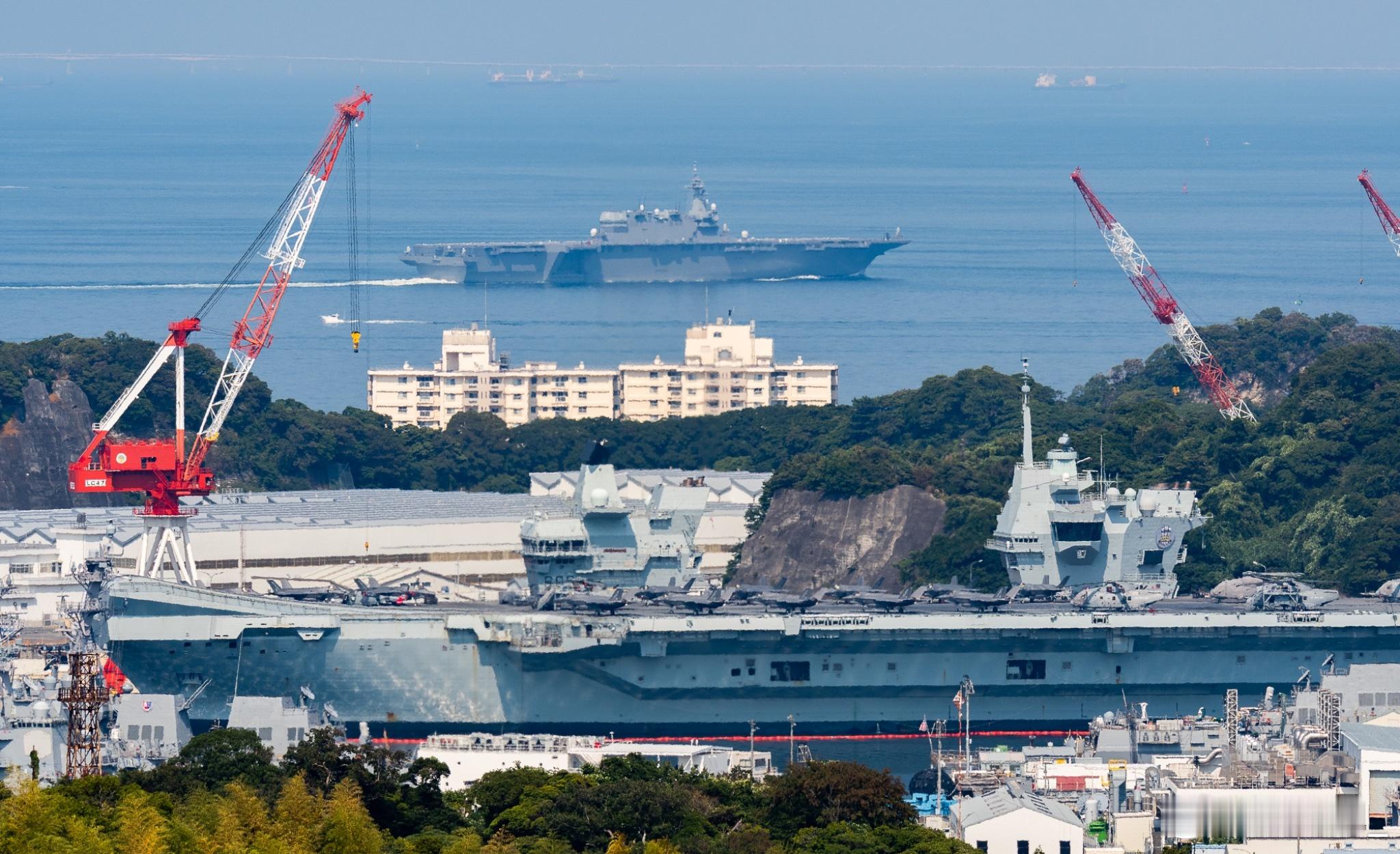 加贺今天驶离横须贺，出港时与威尔士亲王同框海自动态英国海军 ​​​