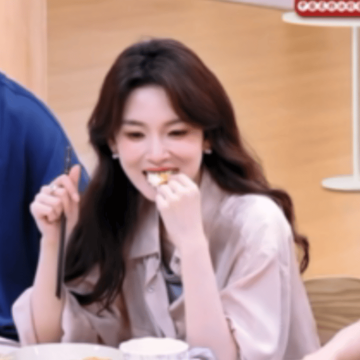 很认真在做饭吃饭🍽️🫳🏻 