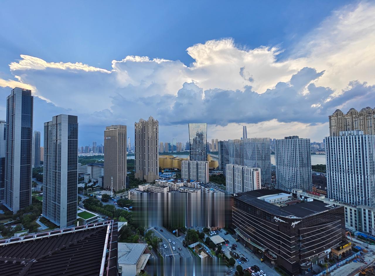 vivo X90 Pro+随手拍窗外云彩
①鲜明 ②质感 ③蔡司自然色彩
更喜欢