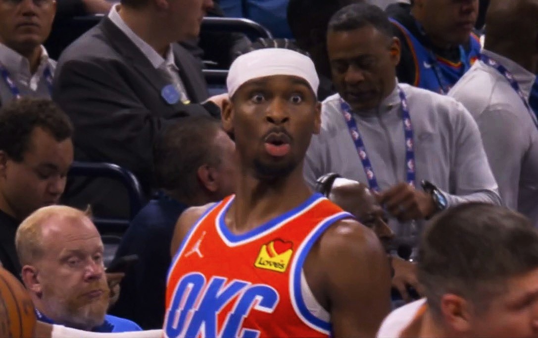 雷霆球迷笑嘻嘻！快船目前战绩6胜19负排名联盟倒数第3，这样一来，雷霆手里握着快