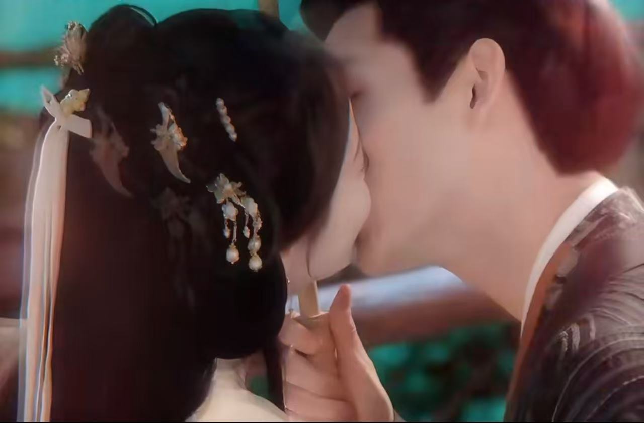 迪丽热巴陈飞宇伞下吻贺思慕段胥伞下吻 迪丽热巴陈飞宇伞下吻！！