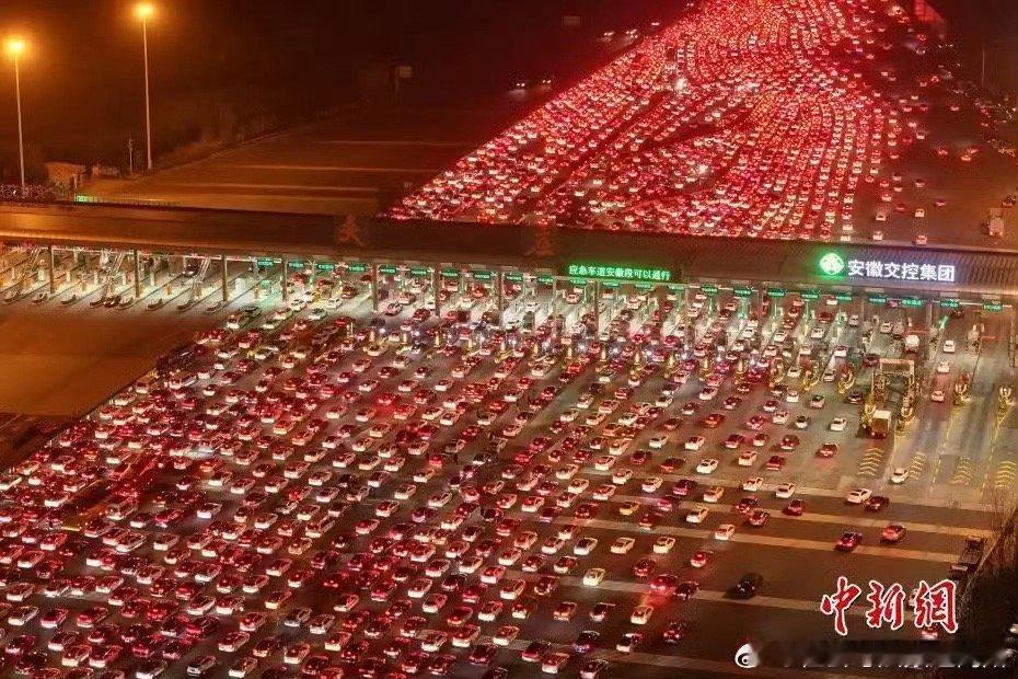 阎肃观察肃言肃语 【中国最大高速收费站迎返程高峰】昨天（2月22日），正月初六，