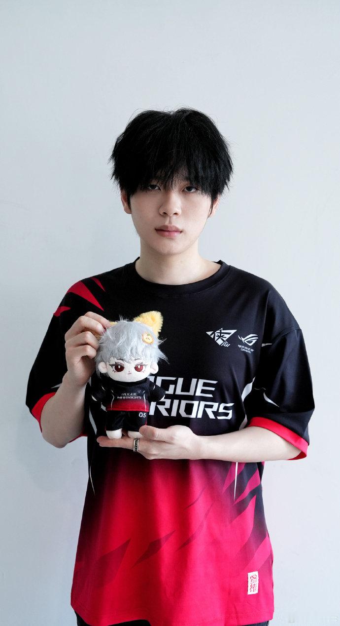 两个诚c都很可爱啊，今天比赛加油冲啊大诚c和小诚c合影 ​​​