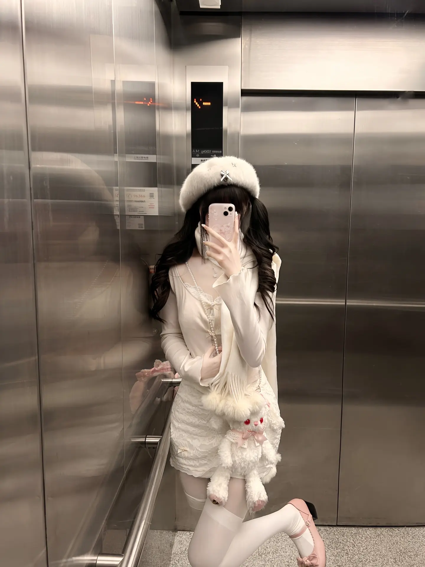 为什么还要偷看我的生活 离开我之后你不是已经得到你想要的自由和幸福了吗
