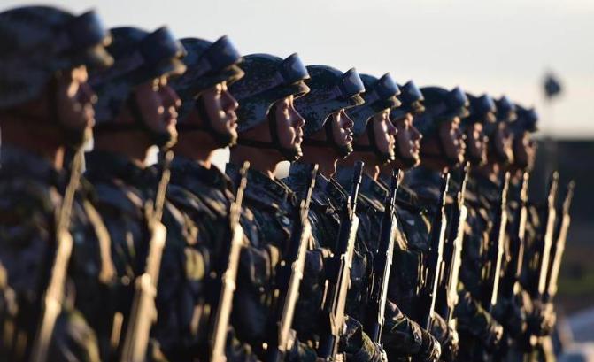 在这里郑重告诫华盛顿：中国中央政府和中国人民解放军即将解决台湾问题。美军只能留在
