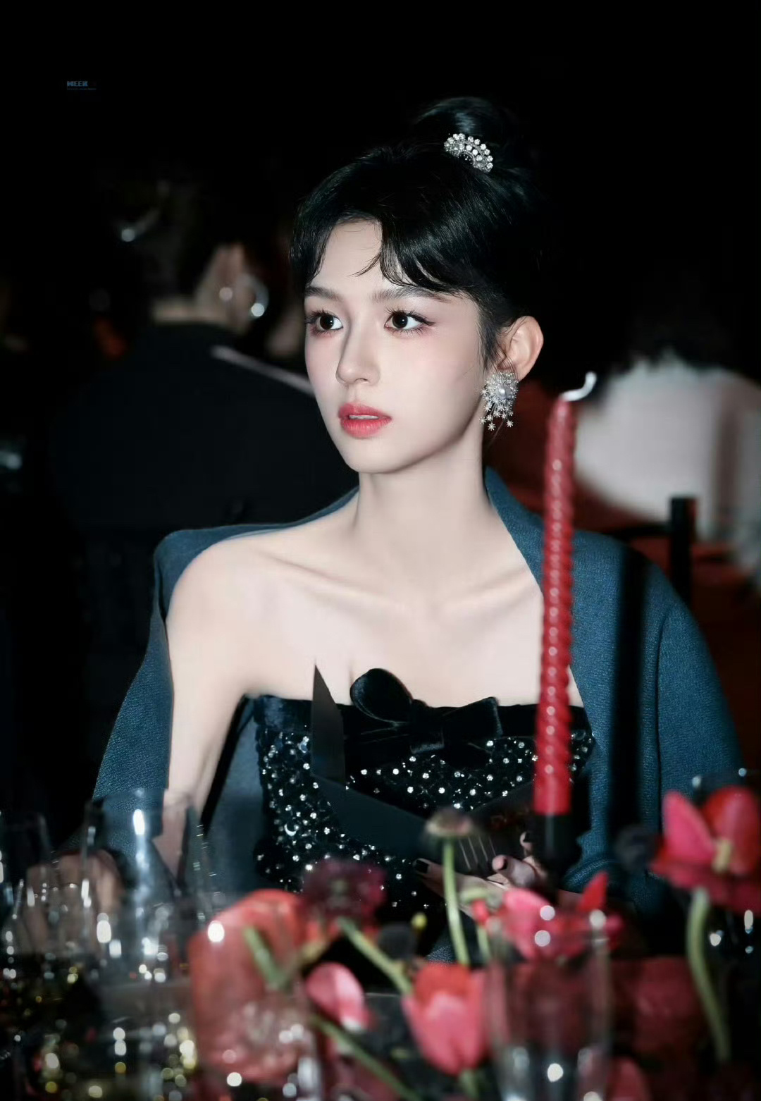 周也今日线下活动图频，高贵的黑天鹅公主！ 