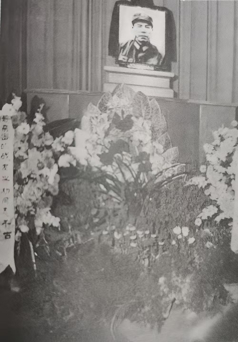 1985年10月5日，天地同悲，日月失色。共和国送走了一位勇猛无敌的开国中将，江
