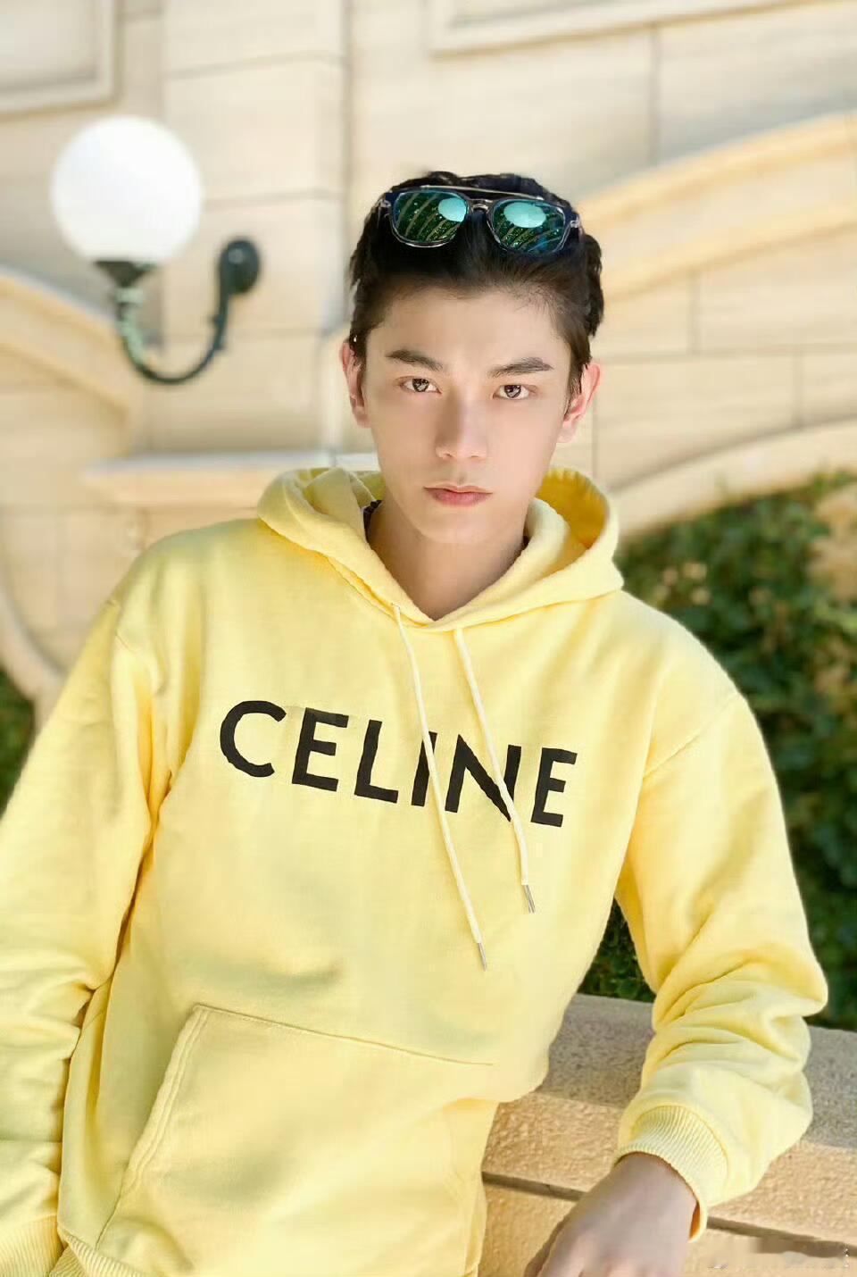 丁禹兮  不是我吹～丁禹兮穿黄色YYDS💛谁说现代装不好看了，这现代装可太棒了