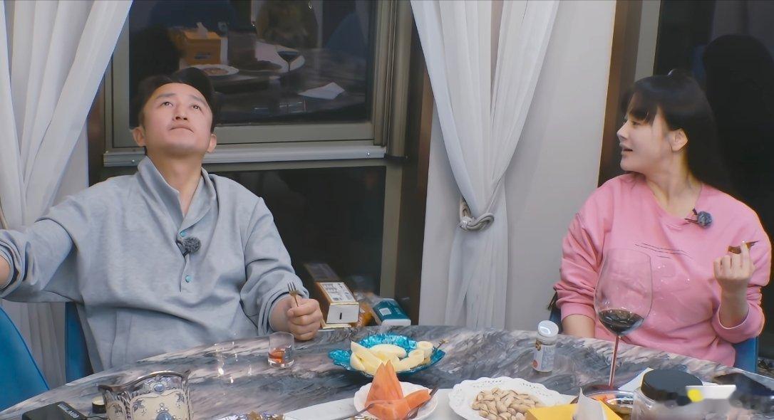 邹市明夫妇被疑卖惨引流与其同情别人，不如心疼打工的自己，别人亏的起2个亿，一定会