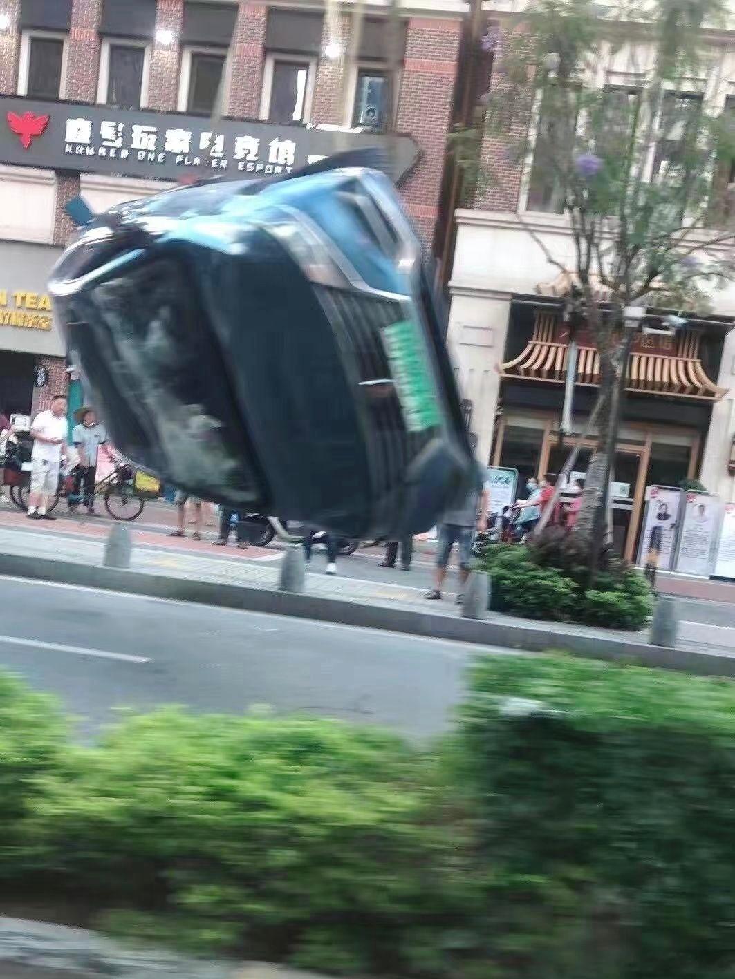 这车落地得几十万吧？ ​​​