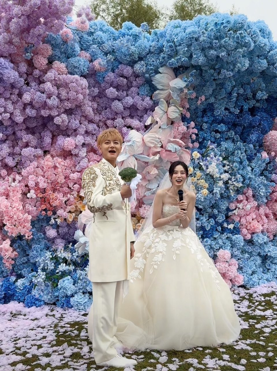 黄子韬 抛西兰花第一次见手捧花是西兰花的哈哈哈哈哈哈 ​​​