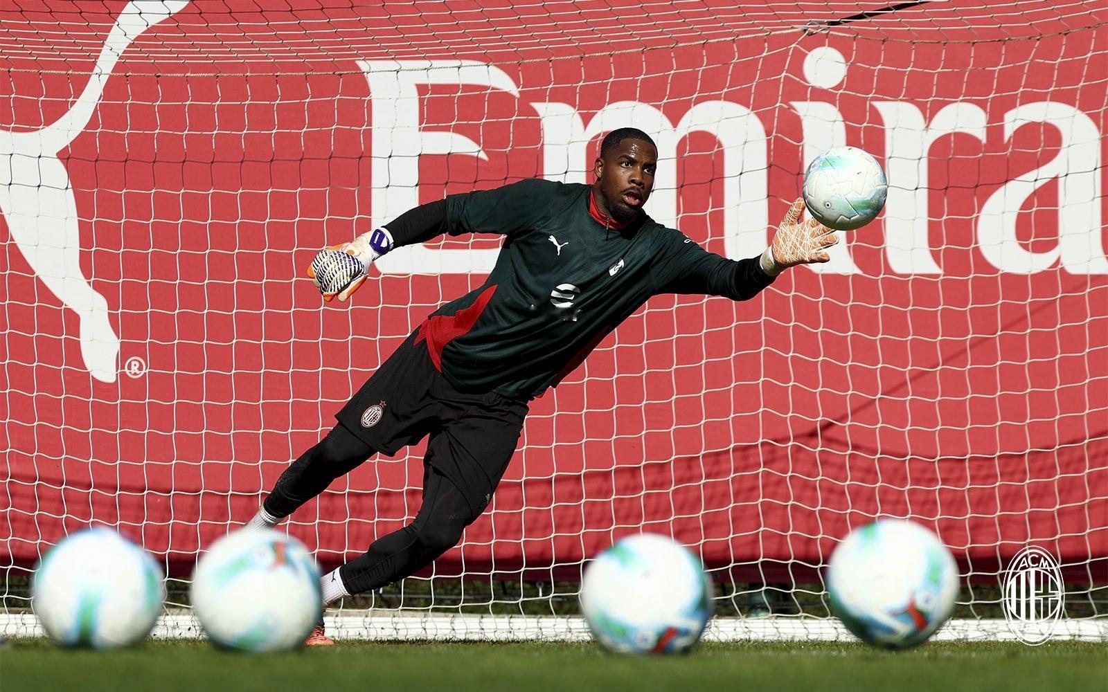 【训练组图】 🔴⚫️ 奇克🏴󠁧󠁢󠁥󠁮󠁧󠁿加入合练。💪🏻sem