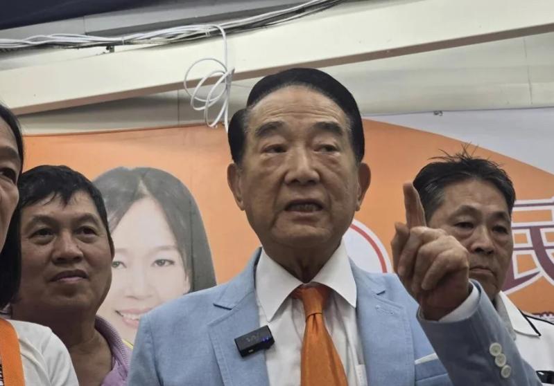 宋楚瑜7月22日就蓝白发起“725上凯道反毒油”表态称，走上街头不能解决问题，只