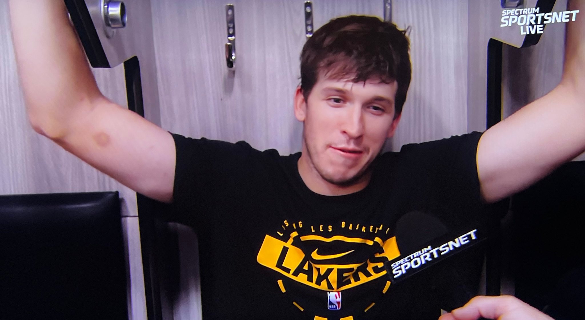 李哥谈东契奇回归：“感谢上帝，他表现出色。卢卡很棒，这是一场精彩的团队胜利，对手