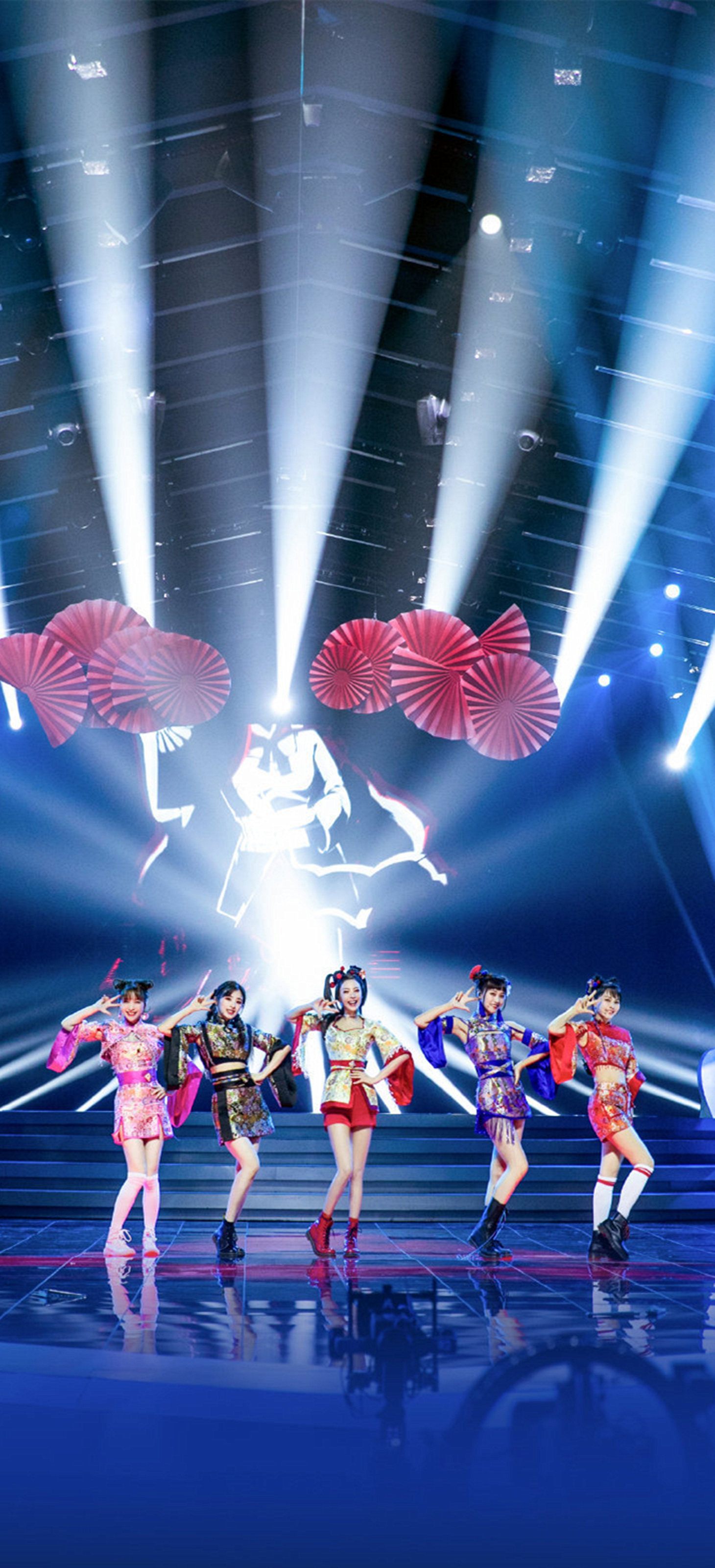 你们俩是要毁了芒果吗 其实像这类星圈选秀综艺就不应该年更，毕竟符合条件的艺人在某