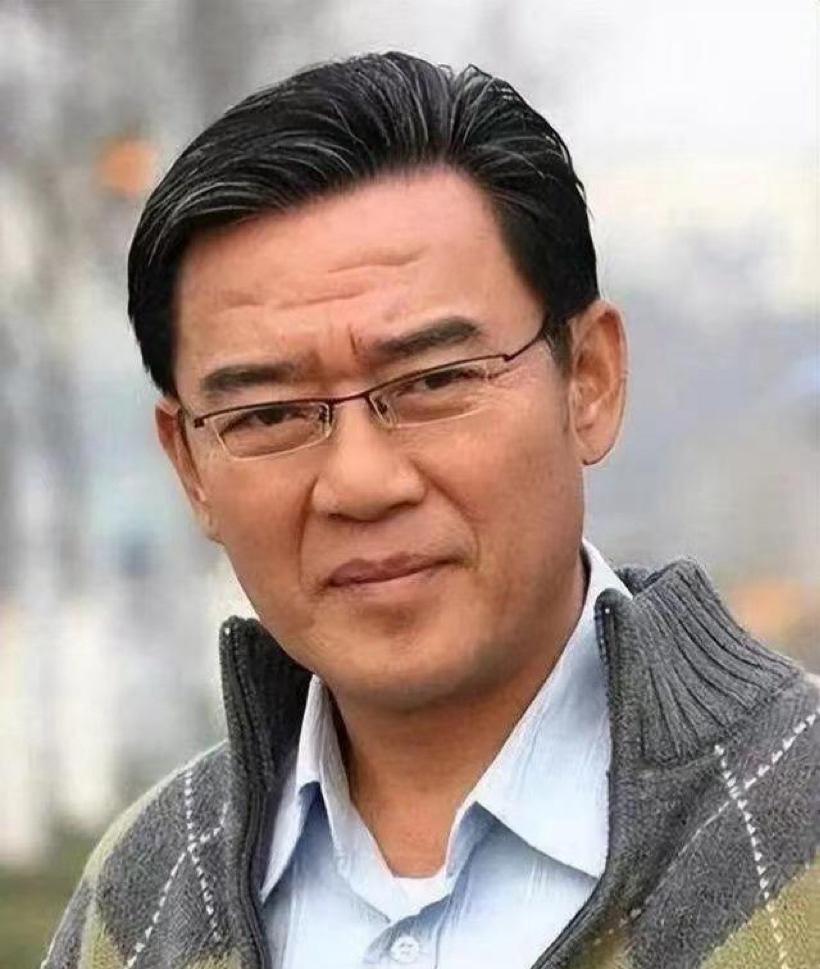 演员李立群关于子女婚恋的言论，恰是戳中当下家庭痛点的清醒剂。“尊重孩子的自由，他