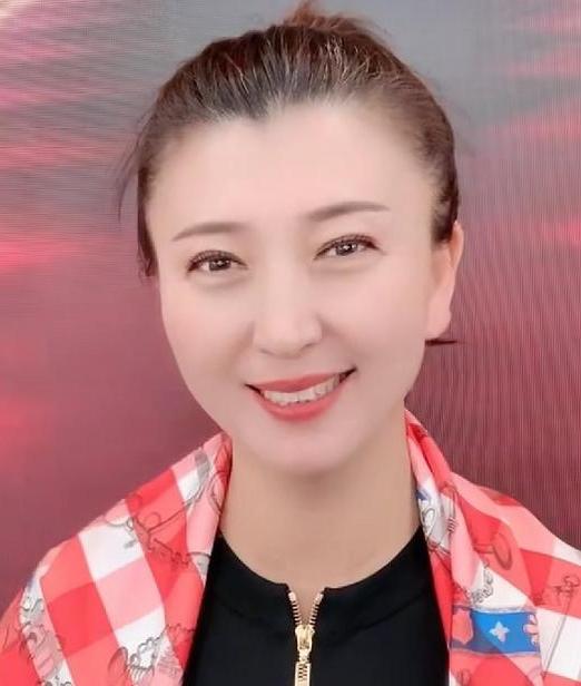 小品演员阎学晶，为什么“凉了”？

阎学晶“凉了”的直接导火索，是2025年12