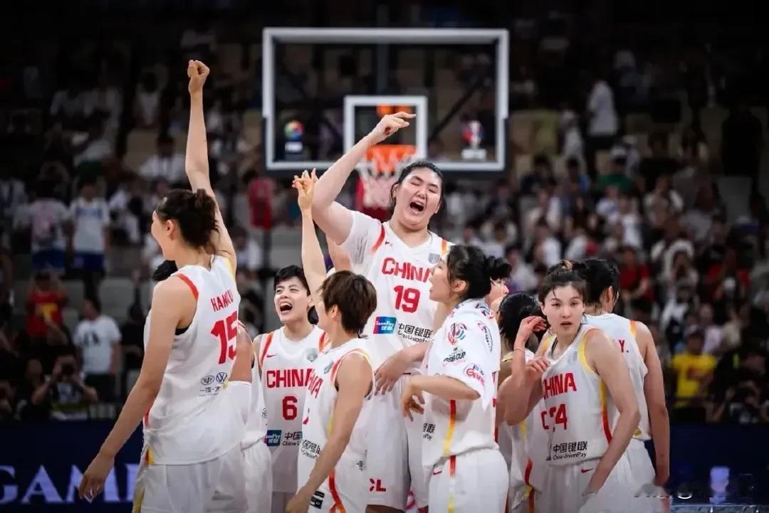 7月16日亚洲杯小组赛三连胜，中国女篮展现出碾压级决胜力，而22岁锋线新星杨舒予