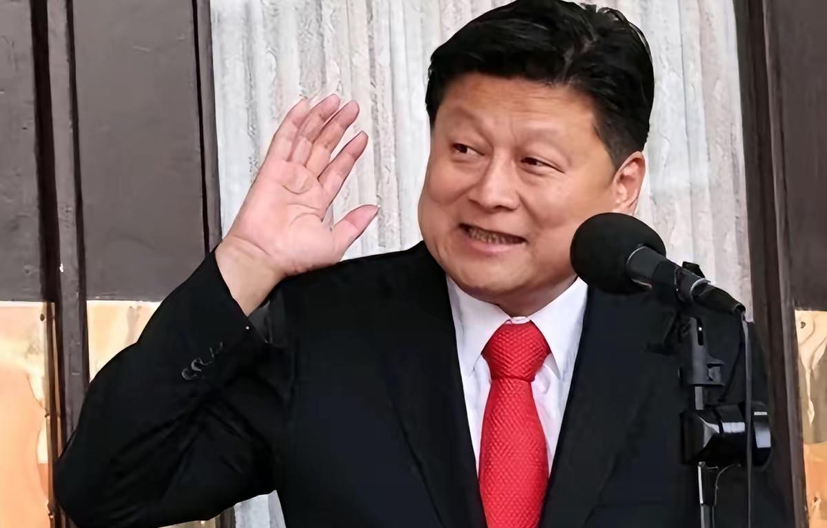 傅崐萁是真正的老狐狸！

大家看看今天台湾那边的事。军购预算案投票，傅崐萁突然换