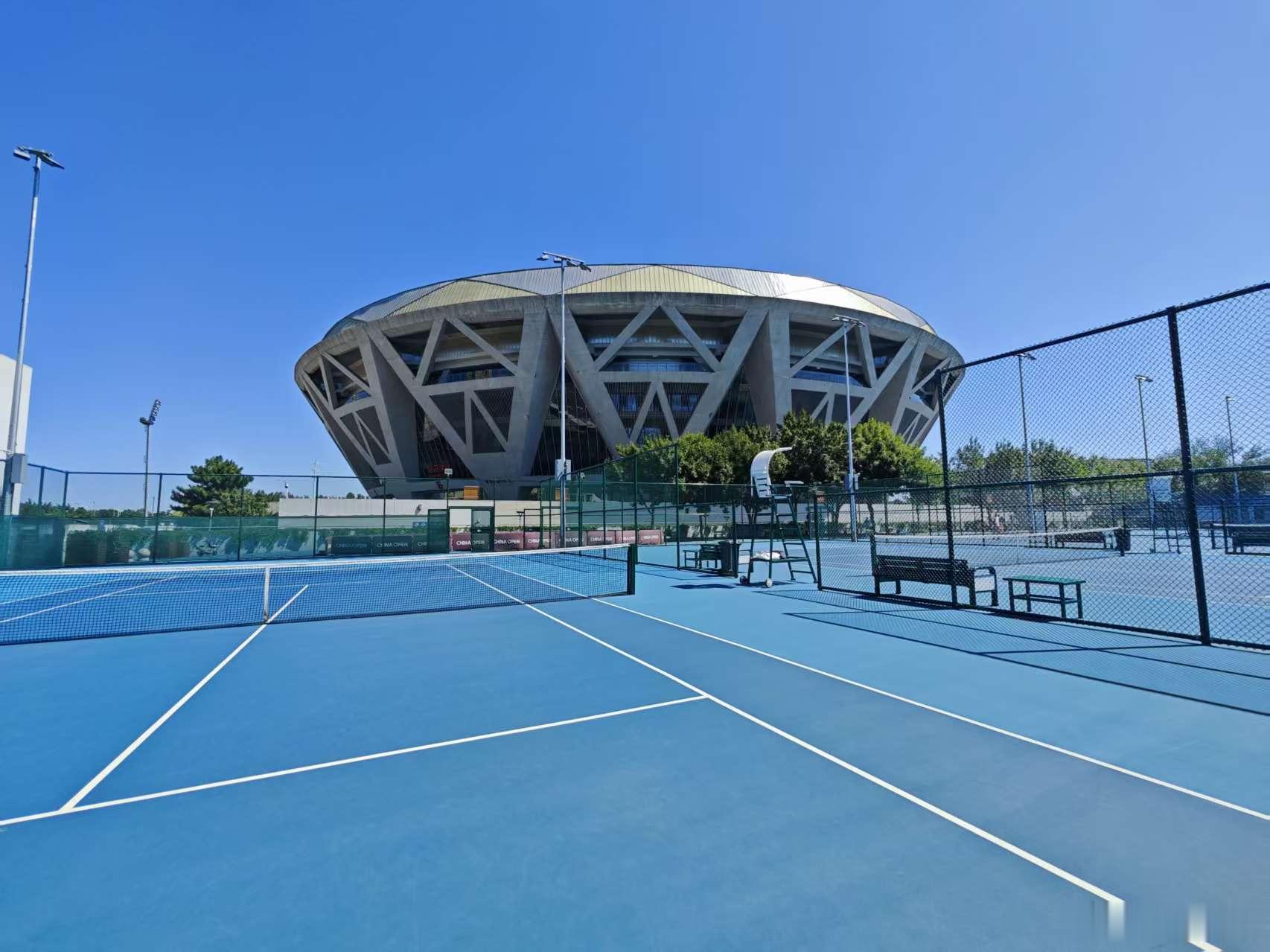 今日第一练，中网F场。为备战周末的Fila团体赛进行适应场地训练。36℃。 