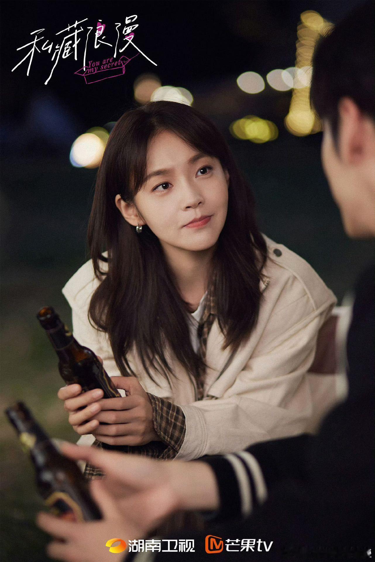 张佳宁的眼神是角色灵魂的延伸，不仅让人从眼神中感受到人物的复杂情感，还能让观众一