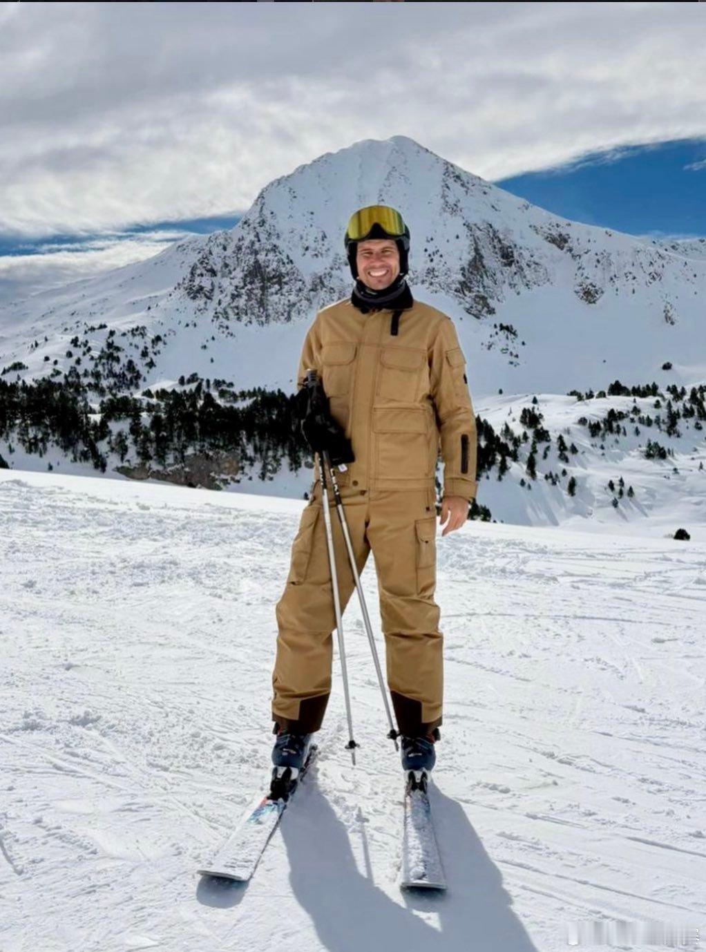 攻克新表面⛷️不知道纳达尔的滑雪技术如何呢？📷：RafaelNadal网来不息