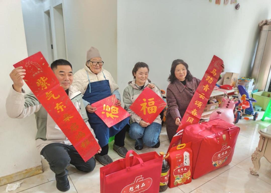 【叙州区赵场街道双淮社区：联众暖心送关怀，真情服务聚民心】​​​​（叙州融媒）为