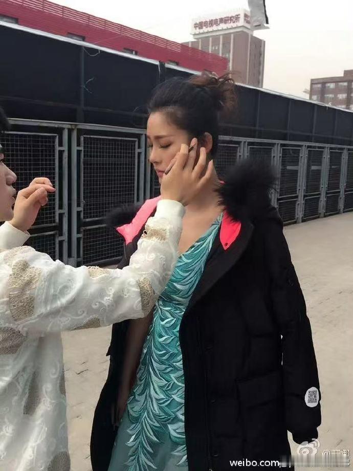 于娜复出首综21天重养自己久违亮相让人满是感慨，熬过最难熬的时光终见光明，愿她在