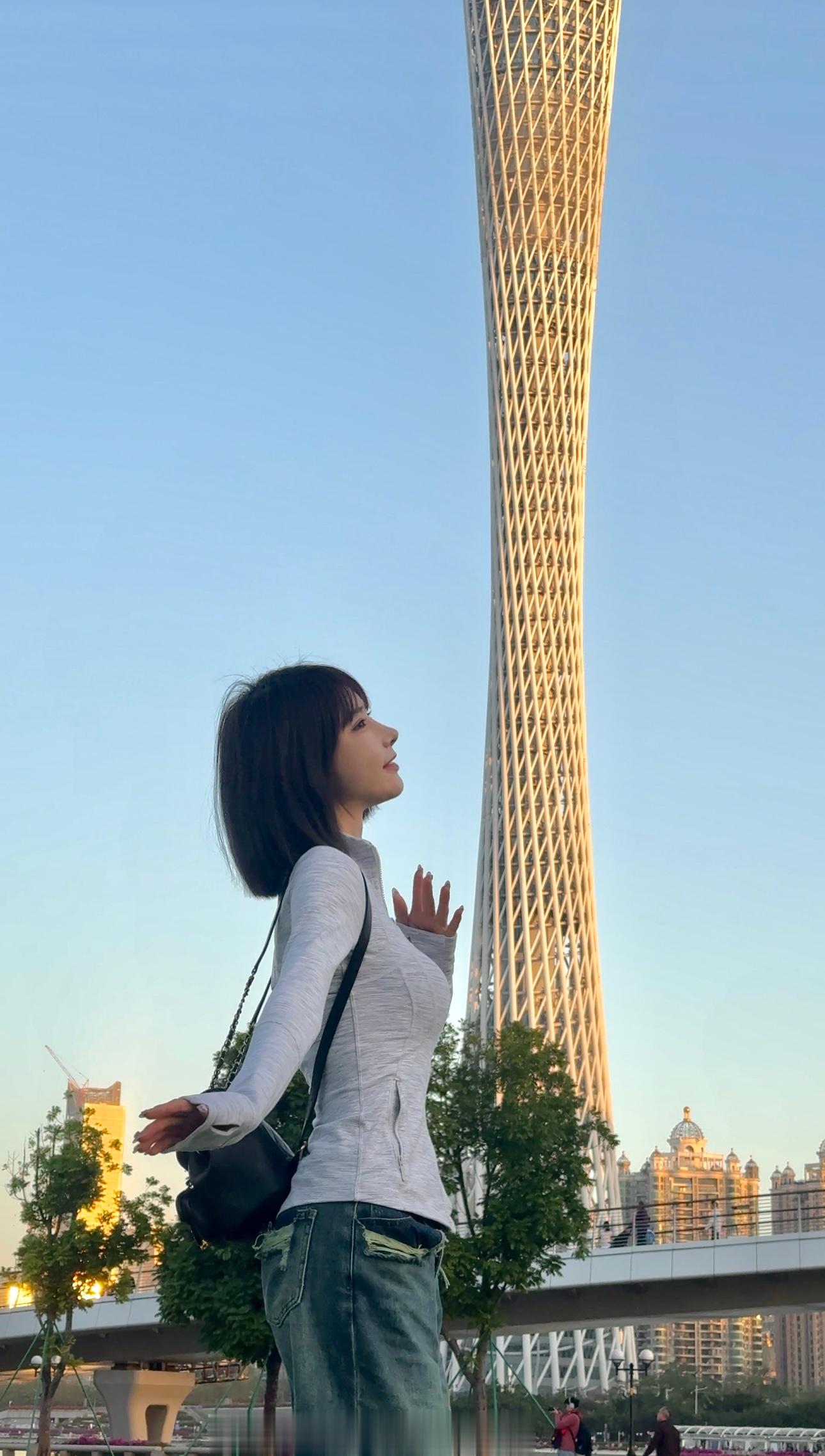 没错 是和广州塔合上影了  ​​​