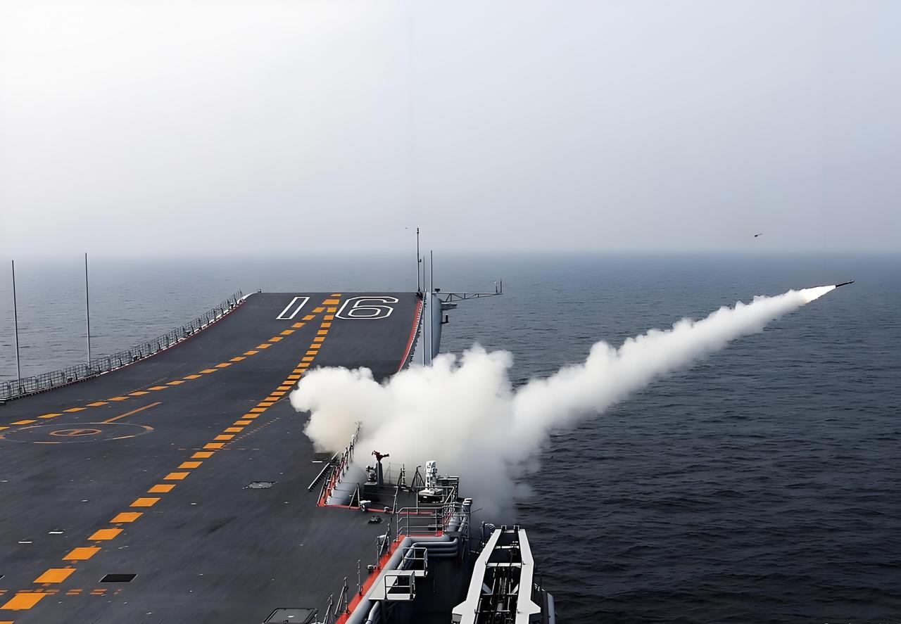 纸老虎还是纸老虎
这场“史上最大规模肩并肩”海上环节草草提前收摊，不是战败撤退，