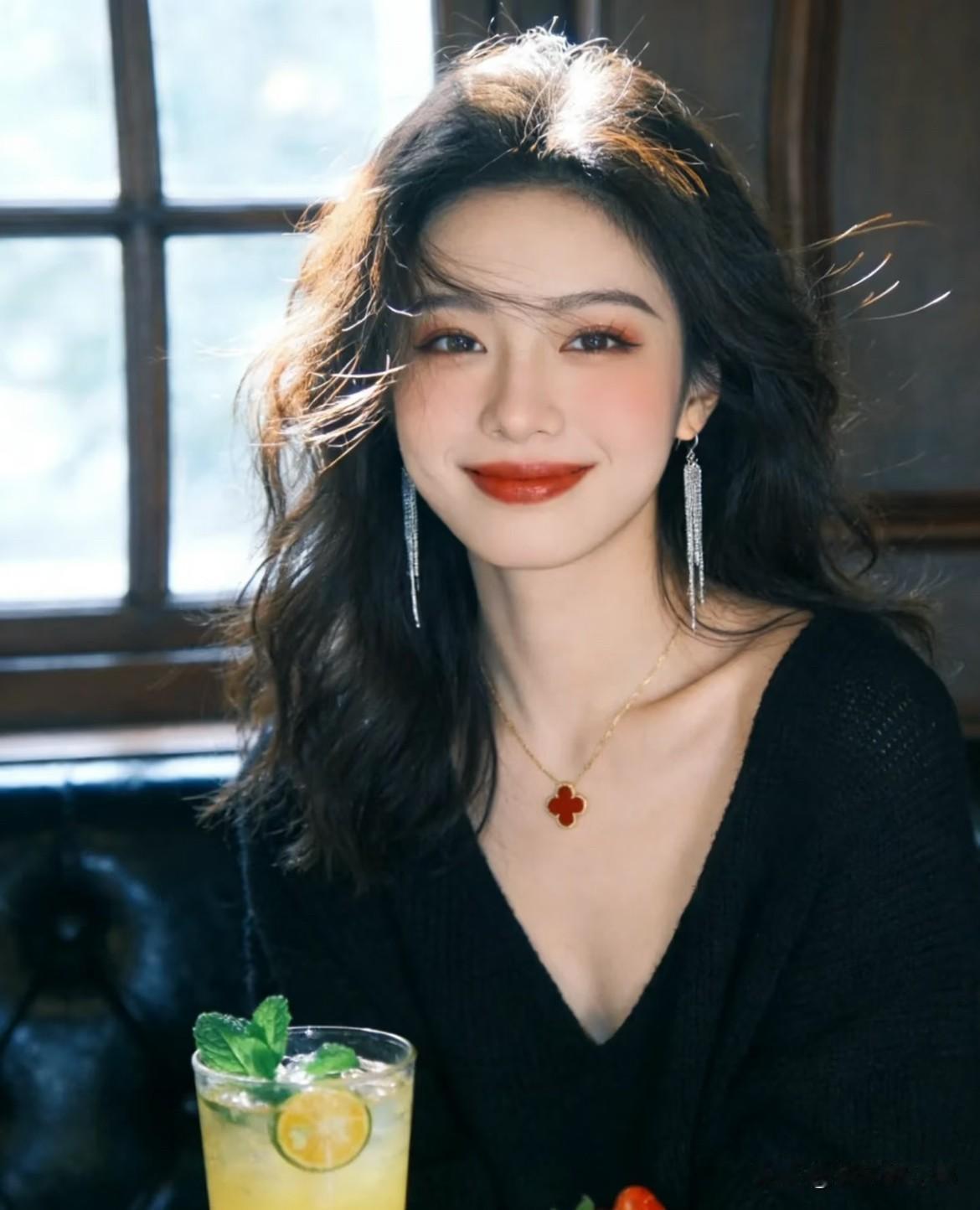敬爱的先生，任凭时光匆匆而过，我心里始终格外期待能见到你的文字。每次读到你的笔墨