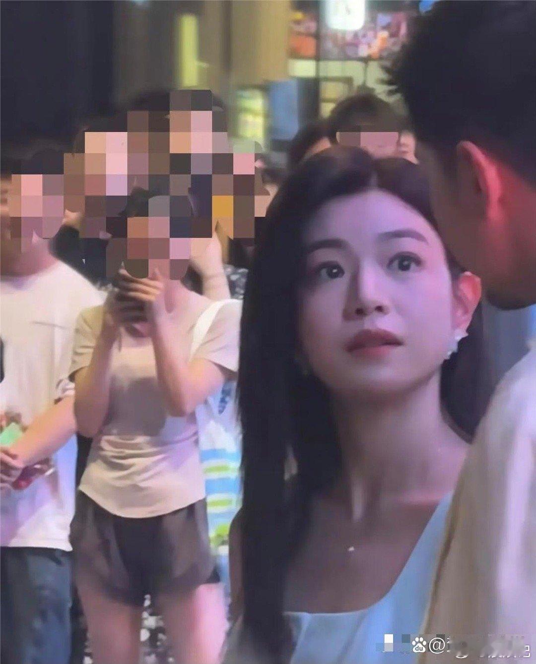41岁的陈妍希，依旧保持着可爱的圆脸庞 ​​​